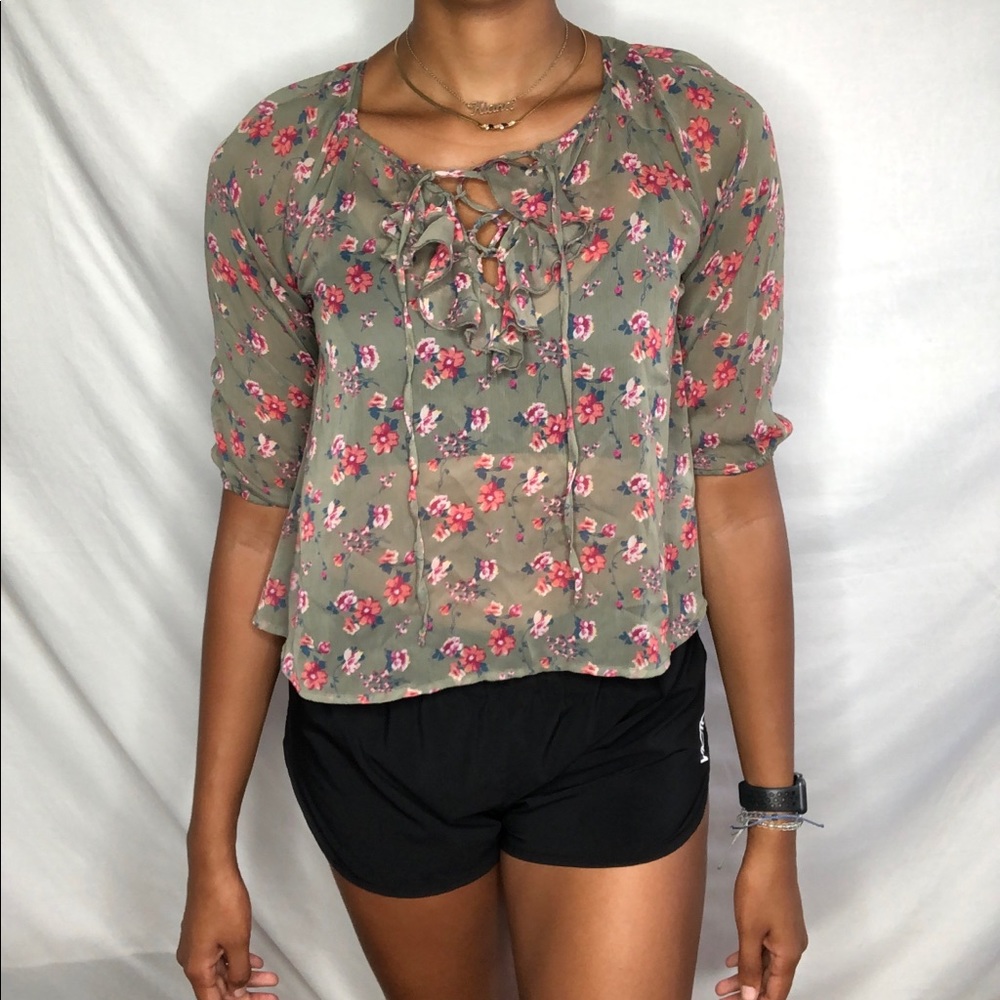 3/$15 Hollister floral blouse sheer Top xs